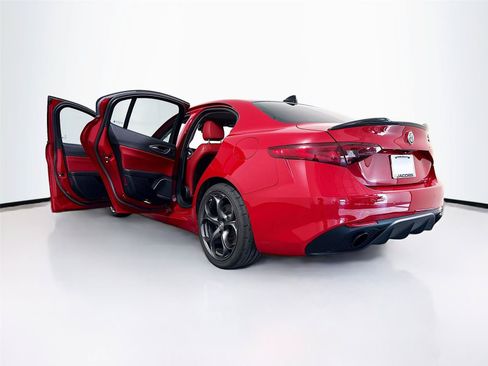 Used 2019 Alfa Romeo Giulia Ti Sport w/ Quick Order Package 22U Sport RWD image 22