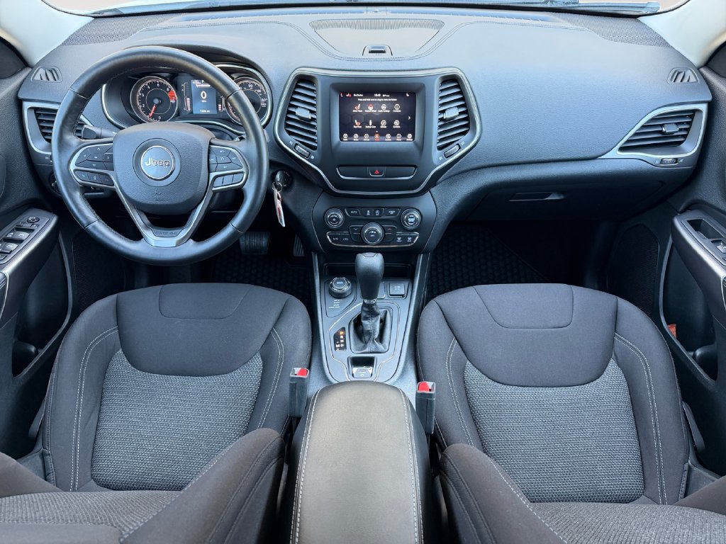 Used 2020 Jeep Cherokee Latitude w/ Cold Weather Group AWD/4WD image 16