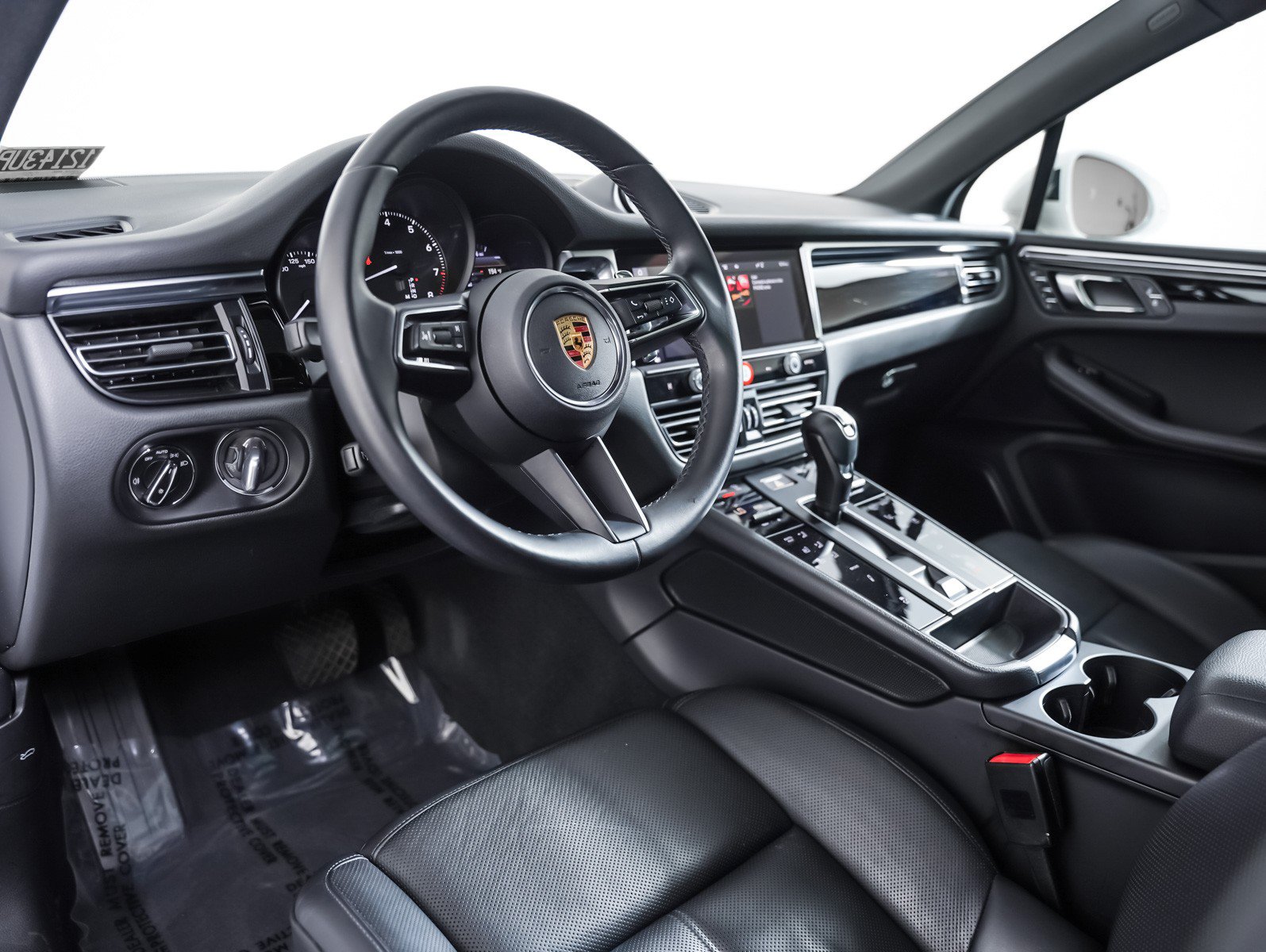 Certified 2023 Porsche Macan AWD/4WD image 4