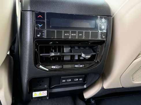 New 2026 Jeep Grand Cherokee L Limited w/ Limited Altitude Package AWD/4WD image 13