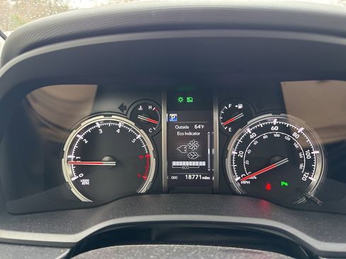 Used 2023 Toyota 4Runner Limited image 12