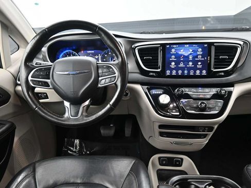 Used 2020 Chrysler Pacifica Touring-L Plus FWD image 20