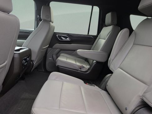 Used 2024 Chevrolet Suburban Z71 image 26