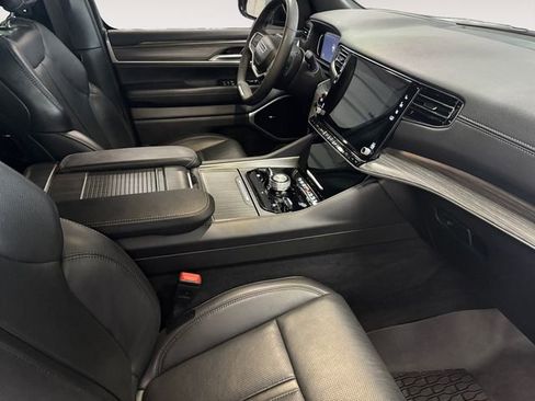Used 2024 Jeep Wagoneer L Series III w/ Premium Group I AWD/4WD image 4
