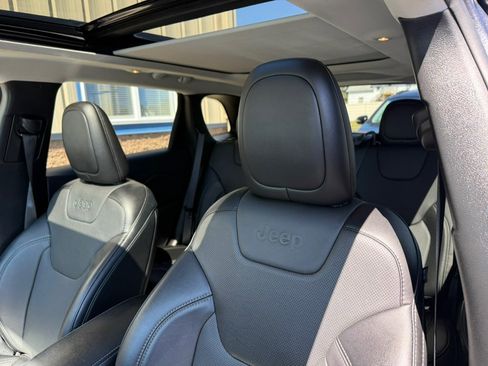 Used 2022 Jeep Cherokee Limited w/ Mopar Interior Package image 15