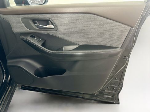 Used 2023 Nissan Rogue SV FWD image 31