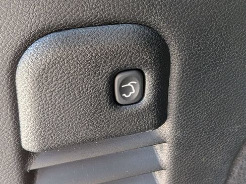 Used 2019 Jeep Grand Cherokee Overland AWD/4WD image 7