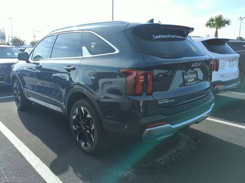 Certified 2025 Kia Sorento EX image 8