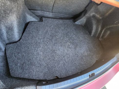 Used 2018 Toyota Corolla LE image 12