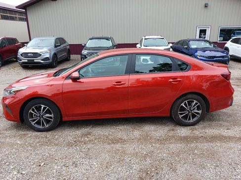 Used 2024 Kia Forte LXS w/ LXS Technology Package FWD image 8