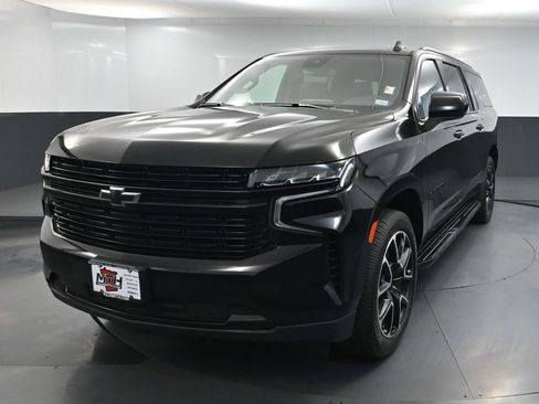 Used 2023 Chevrolet Suburban RST AWD/4WD image 9