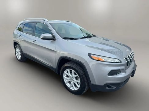 Used 2016 Jeep Cherokee Latitude w/ Safety/Convenience Group AWD/4WD image 4