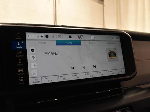 Used 2024 Jeep Wrangler Unlimited AWD/4WD image 13
