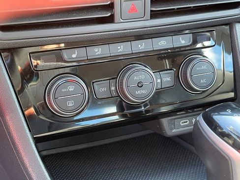 Certified 2023 Volkswagen Jetta SE w/ Panoramic Sunroof Package image 19