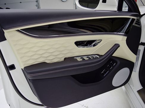 New 2025 Bentley Flying Spur Plug-In Hybrid image 37