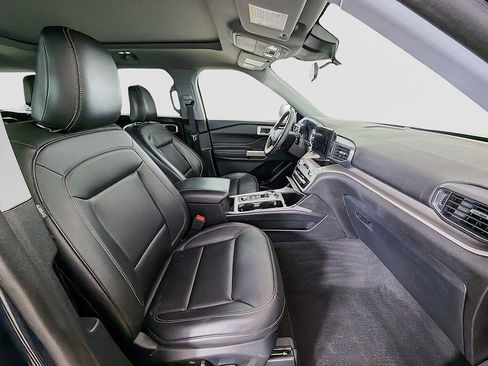 Used 2023 Ford Explorer XLT w/ Equipment Group 202A image 21