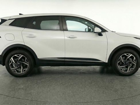 Used 2025 Kia Sportage LX image 8