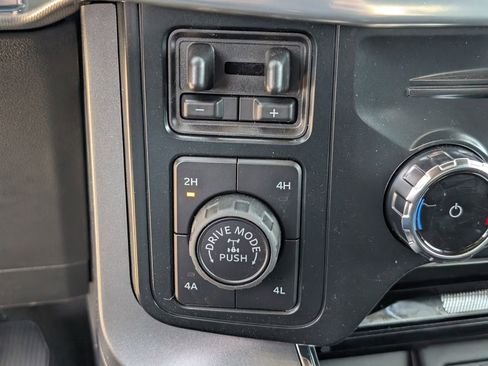 Used 2025 Ford F150 Lariat w/ Equipment Group 502A High image 17