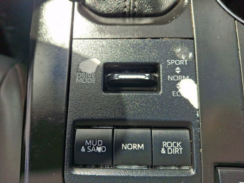 Used 2022 Toyota Highlander XLE image 28