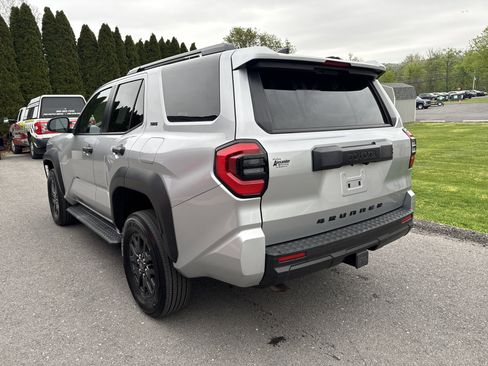 Used 2025 Toyota 4Runner SR5 AWD/4WD image 6