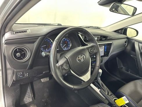 Used 2018 Toyota Corolla SE w/ SE Premium Package image 13