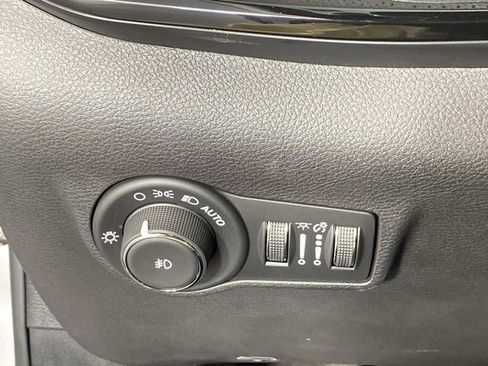 Used 2024 Jeep Compass Latitude w/ Sun and Sound Group AWD/4WD image 15