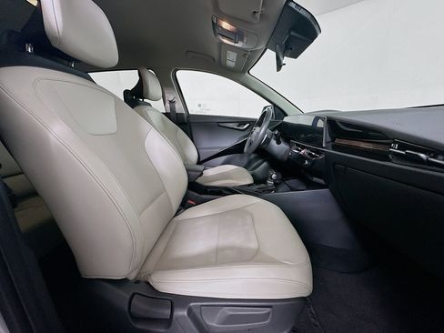 Used 2023 Kia Niro EX image 30