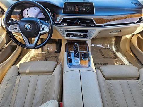 Used 2017 BMW 740i xDrive image 16