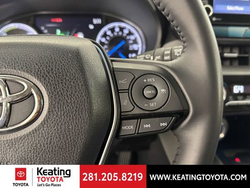 Used 2022 Toyota Venza XLE image 25