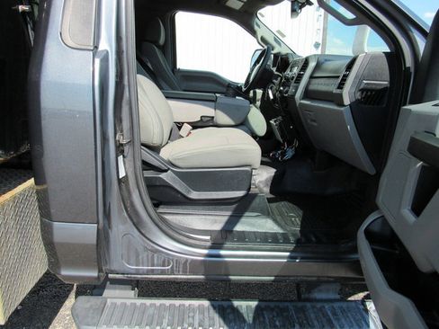 Used 2018 Ford F550 2WD Regular Cab Super Duty w/ Power Equipment Group image 13