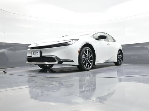 Used 2024 Toyota Prius Prime FWD image 25