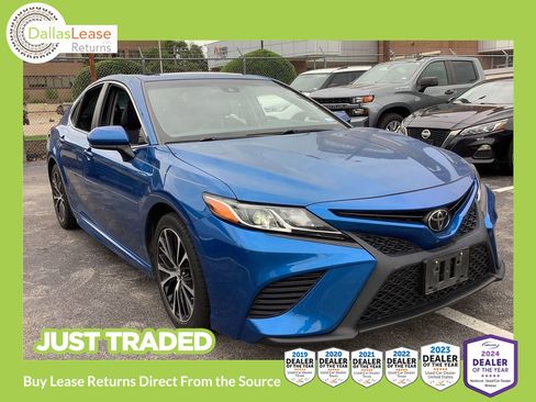 Used 2018 Toyota Camry SE w/ Moonroof Package image 1