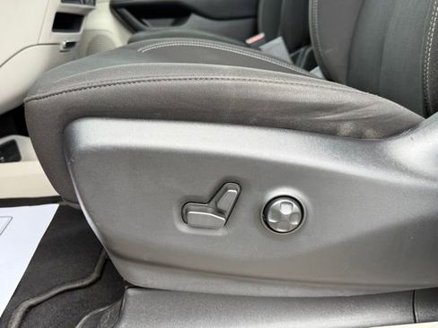 Used 2023 Chrysler Voyager LX FWD image 14