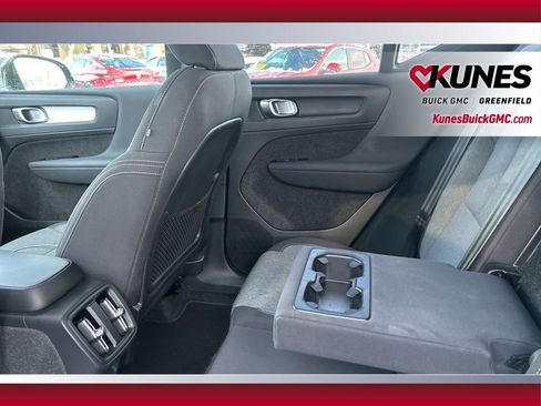 Used 2024 Volvo XC40 B5 Core image 35