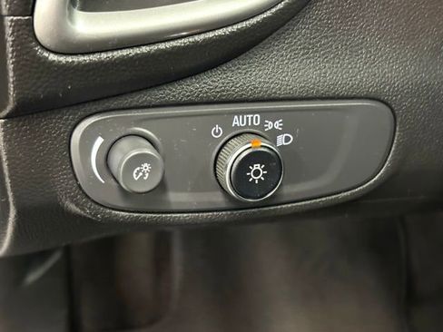 Used 2022 Chevrolet Trax LT w/ Driver Confidence Package FWD image 14