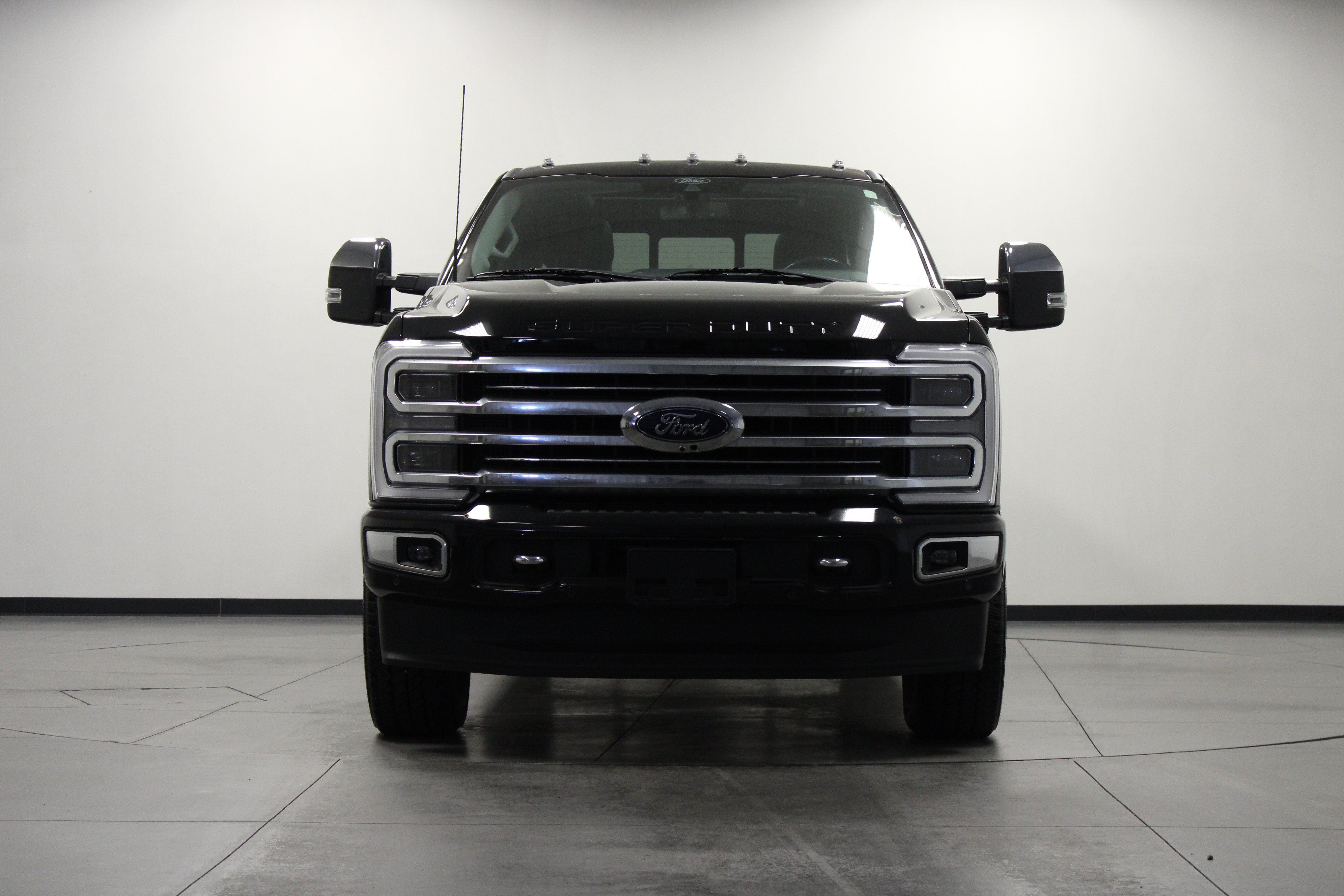 Used 2024 Ford F350 Limited w/ FX4 Off-Road Package AWD/4WD image 9