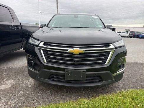 Used 2023 Chevrolet Traverse LT w/ LT Premium Package AWD/4WD image 2