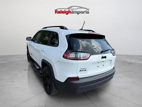 Used 2019 Jeep Cherokee Latitude Plus AWD/4WD image 9