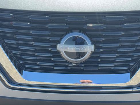 Used 2023 Nissan Rogue SV w/ SV Premium B Package FWD image 9