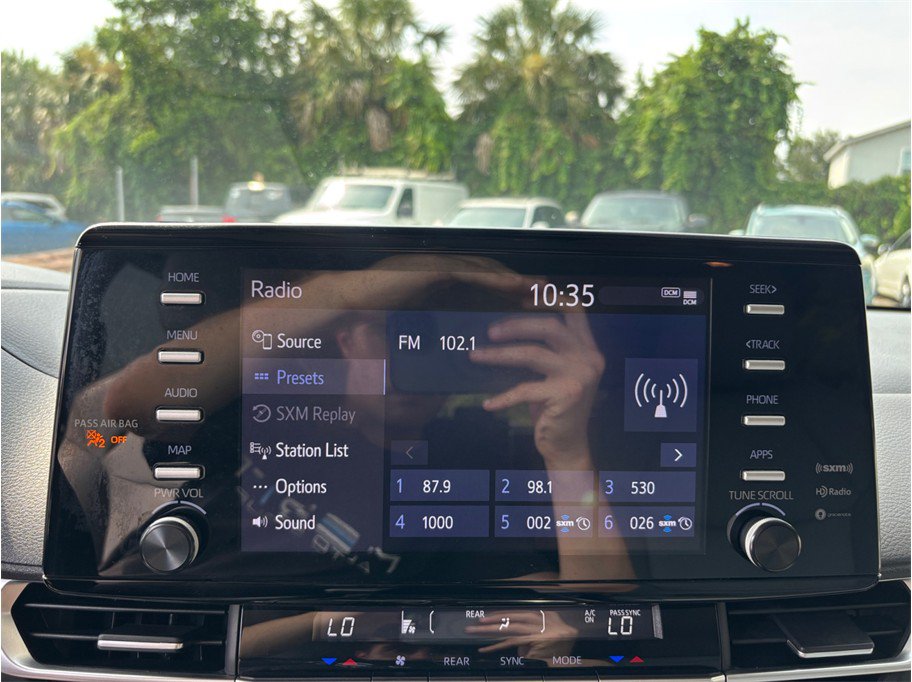 Used 2023 Toyota Sienna XLE FWD image 28