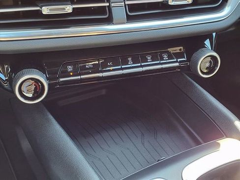 Used 2026 Chevrolet Equinox EV LT image 13