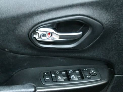 Used 2020 Jeep Cherokee Trailhawk w/ Comfort & Convenience Group AWD/4WD image 12
