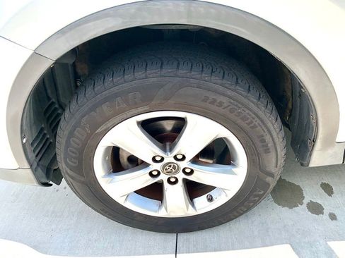 Used 2015 Toyota RAV4 XLE FWD image 9