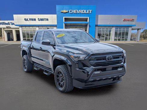 Used 2025 Toyota Tacoma SR5 RWD image 3