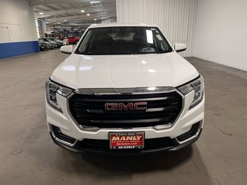 Used 2024 GMC Terrain SLE image 8