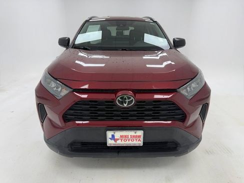 Used 2021 Toyota RAV4 LE FWD image 3