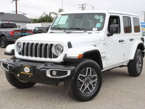 Used 2024 Jeep Wrangler Unlimited Sahara AWD/4WD image 9