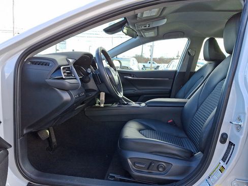 Used 2024 Toyota Camry SE image 13