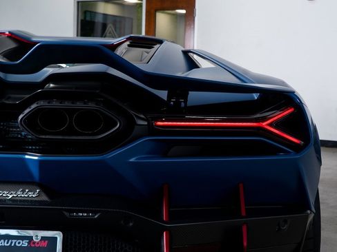 Used 2024 Lamborghini Revuelto image 28