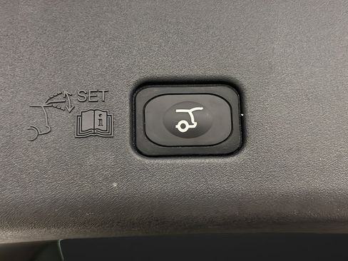 Used 2025 Lincoln Nautilus Premier w/ Equipment Group 102A AWD/4WD image 32